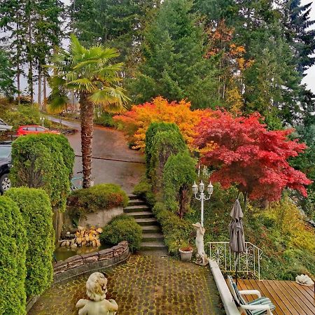 Walkon Waterfront Castle Cove Inn Chemainus Exterior photo