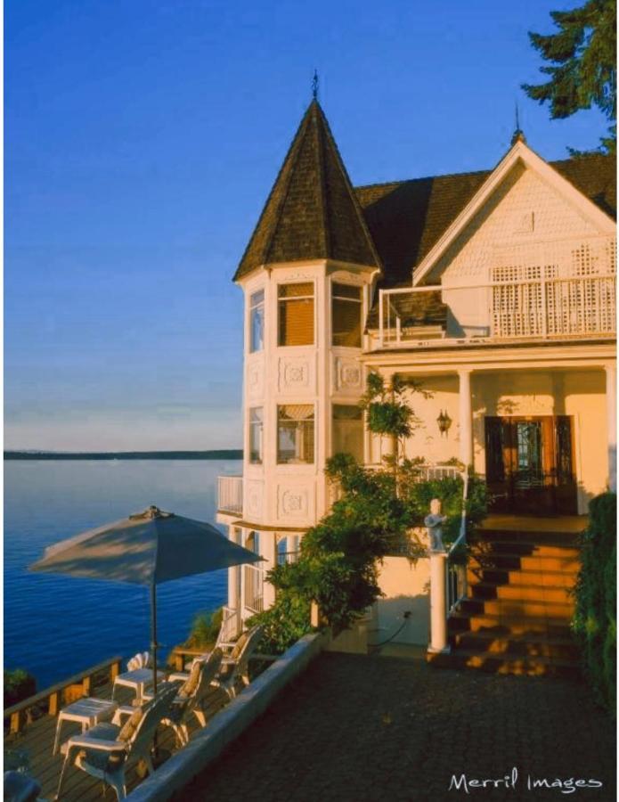 Walkon Waterfront Castle Cove Inn Chemainus Exterior photo
